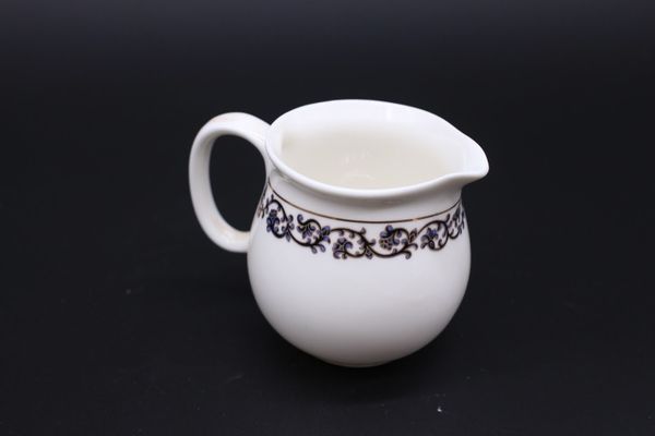 Сливник с каймой, фарфор, 180мл