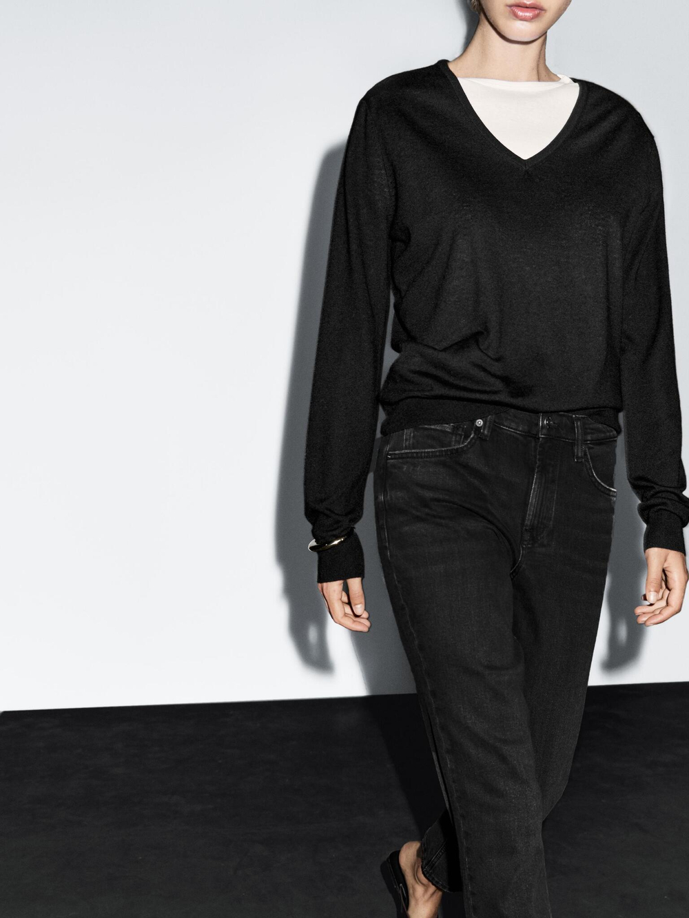 Massimo Dutti Укороченные джинсы облегающего кроя со средней посадкой, черный