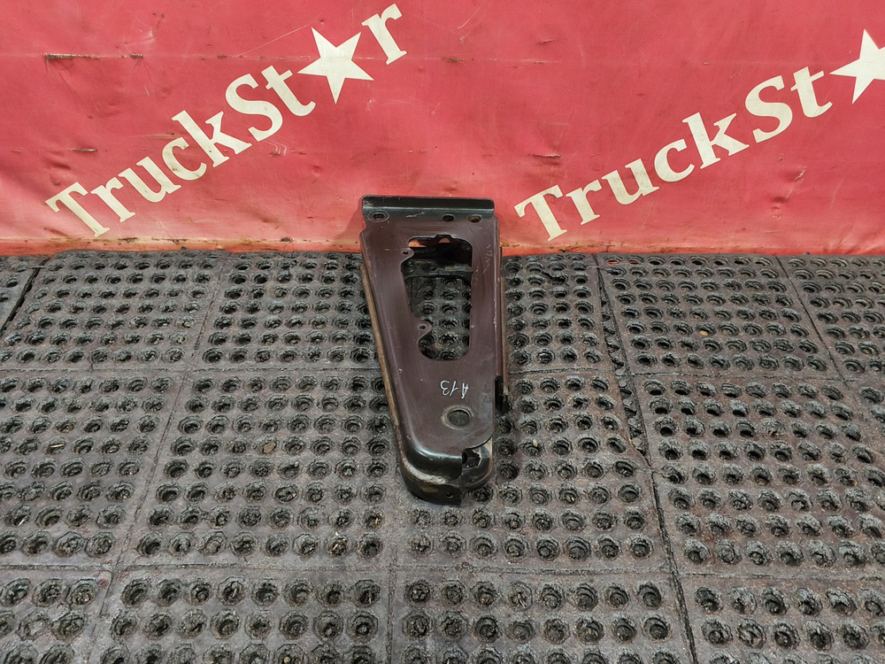 Кронштейн кабины правый