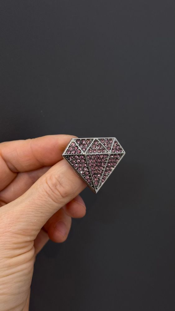 Брошь-подвеска "Алмаз" с розовыми кристаллами, оттенок серебро