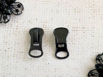 Бегунок трактор, автомат Т8, чёрный