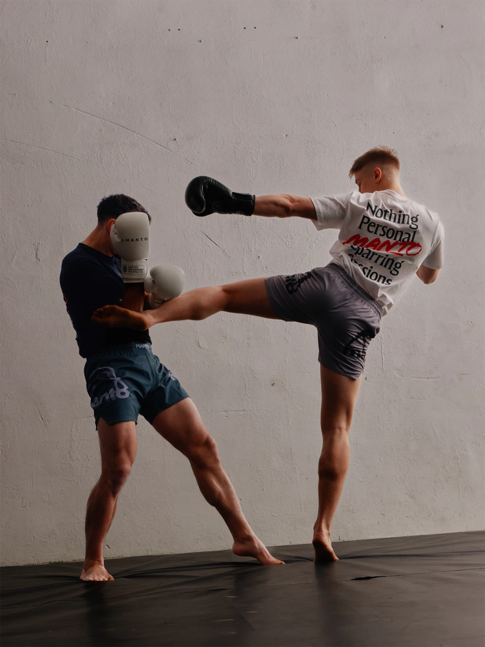 Футболка MANTO NOTHING PERSONAL - белая