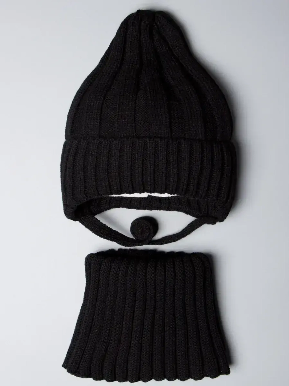 Шапка детская на осень и снуд с завязками