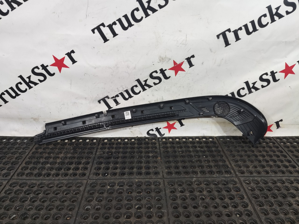 Решетка стеклоочистителя левая 2023г.