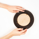 Деревянная плоская тарелка из древесины сибирского кедра. T203