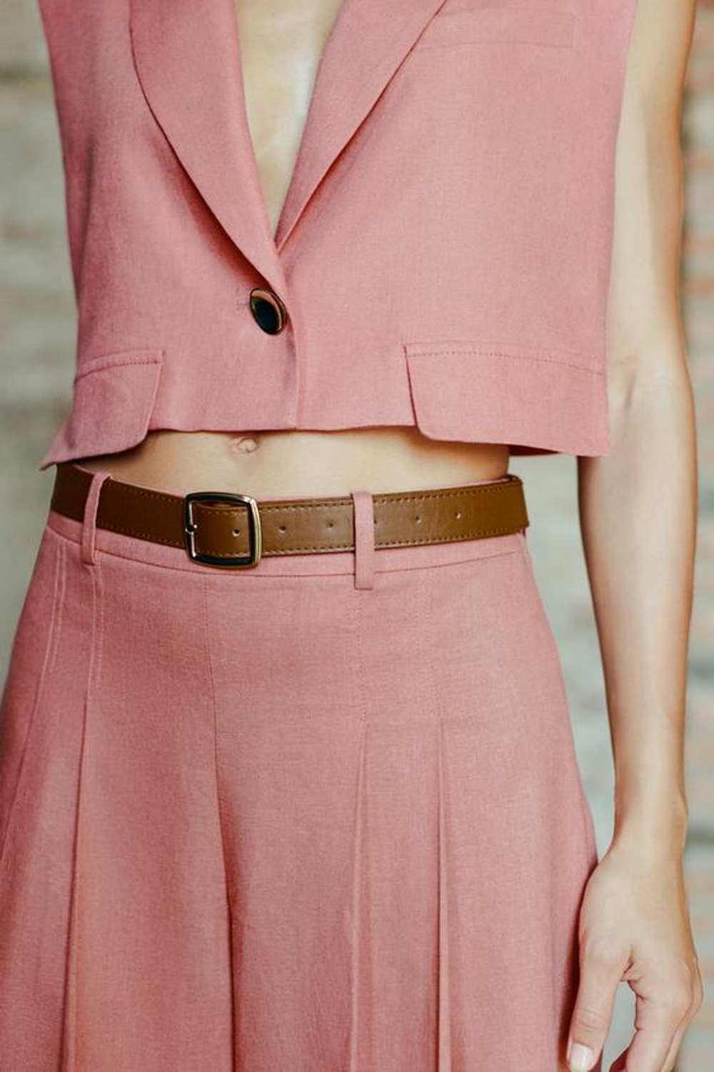 ZARА ДЛИННЫЕ БЕРМУДЫ С ПОЯСОМ ИЗ ЛЬНА, МАРСАЛА