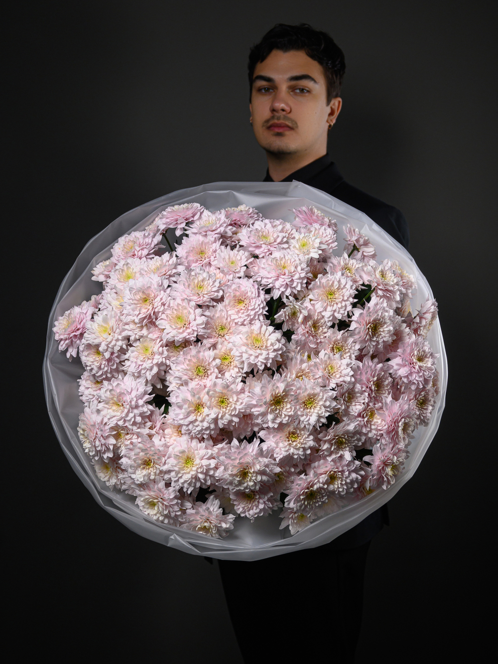 Моно букет из 25 цветных хризантем