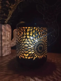 Садовый светильник на батарейках 18х12 см / Подвесной дачный фонарь ажурный VITmarket