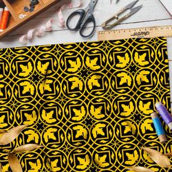 Ткань флис богатый золотой узор на чёрном фоне