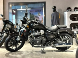 Royal Enfield Super Meteor 650 Astral Black, 2024