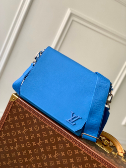 Louis Vuitton Takeoff Messenger