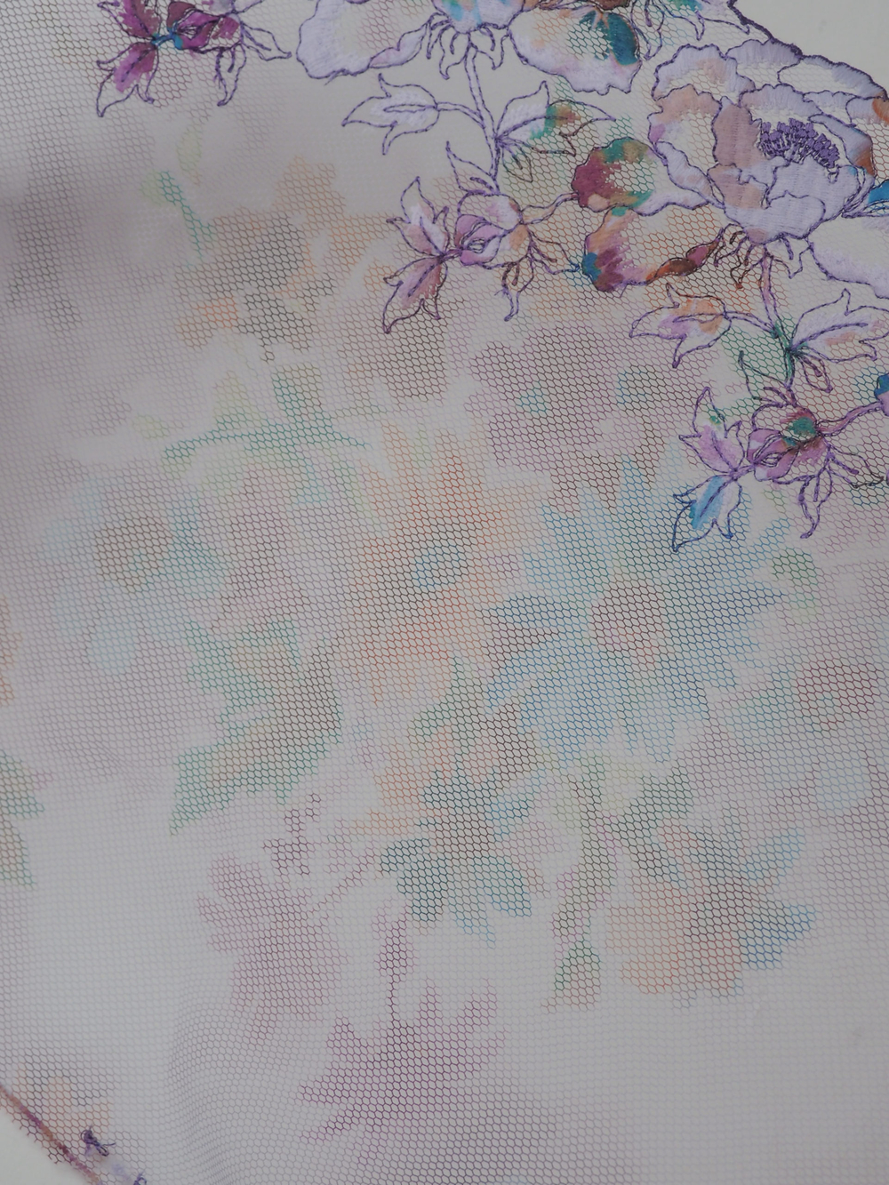 Вышивка на сетке мультиколор ширина 27 см ОТРЕЗЫ