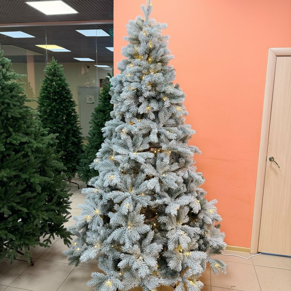 Заснеженная елка с гирляндой встроенной «Летиция» (Литая хвоя) от 1,5 м до 2,7 м