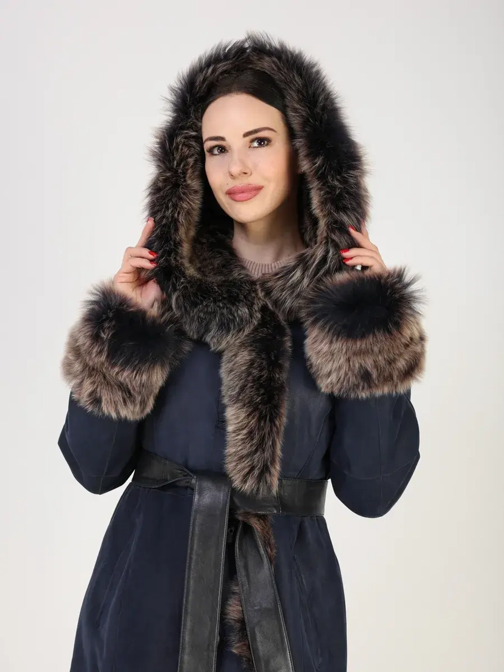 Дубленка зимняя натуральная с капюшоном длинная и теплая