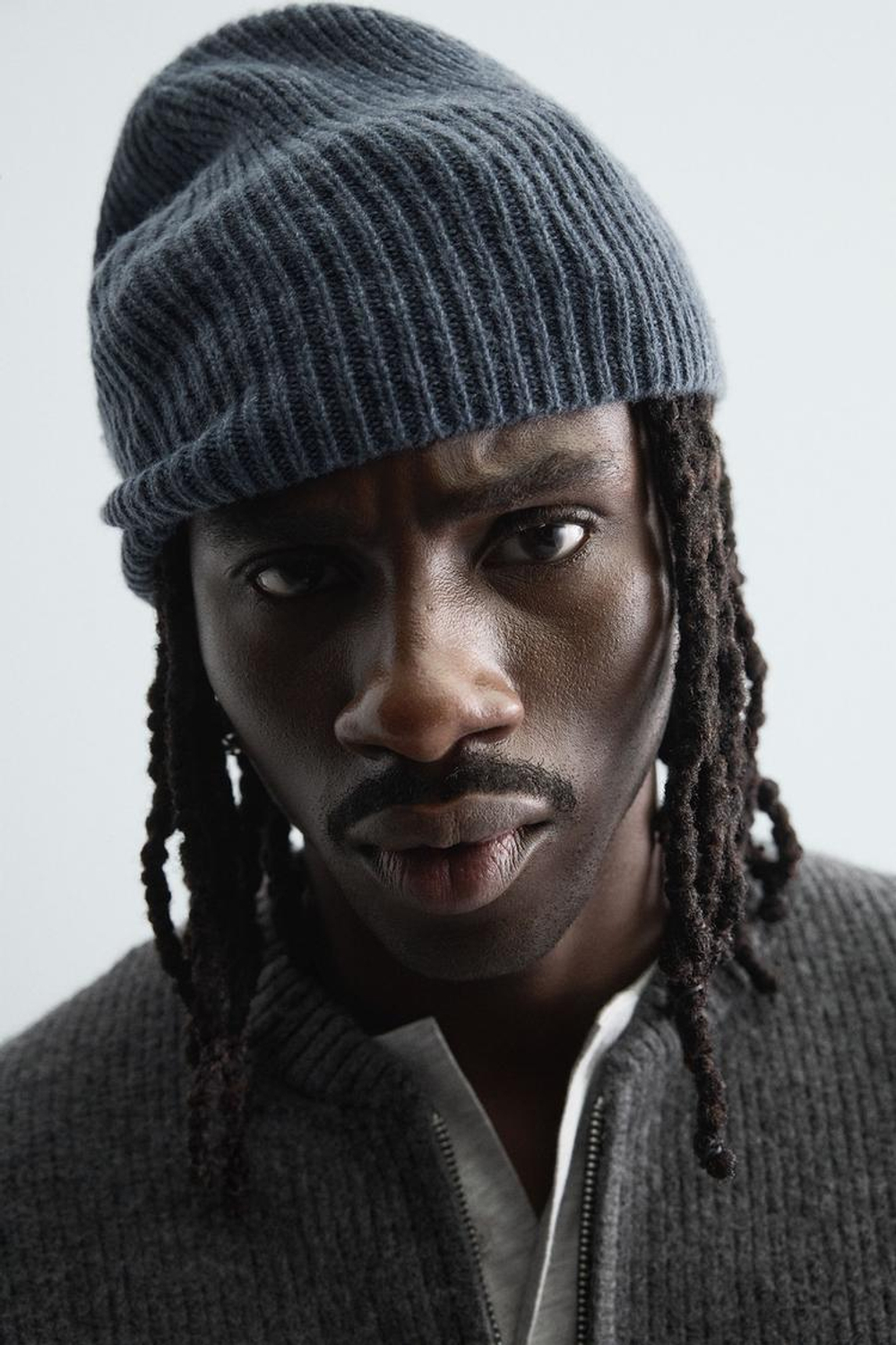 ZARA ШАПКА БИНИ В РУБЧИК ИЗ ШЕРСТИ, СЕРО-СИНИЙ