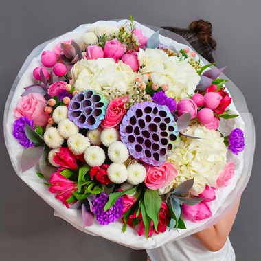 Авторский букет с лотосом