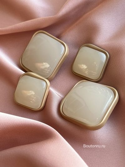 Пуговицы неровный квадрат молочный (беж) камень в матовом золоте