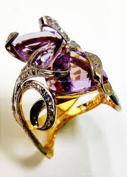 Кольцо Эстерелла золото 750, аметисты, бриллианты.