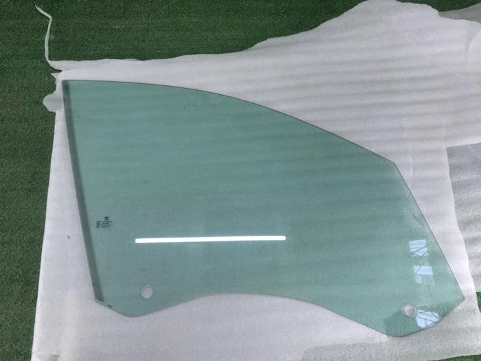 Стекло двери переднее правое BMW 5er F07 (2009-2017)