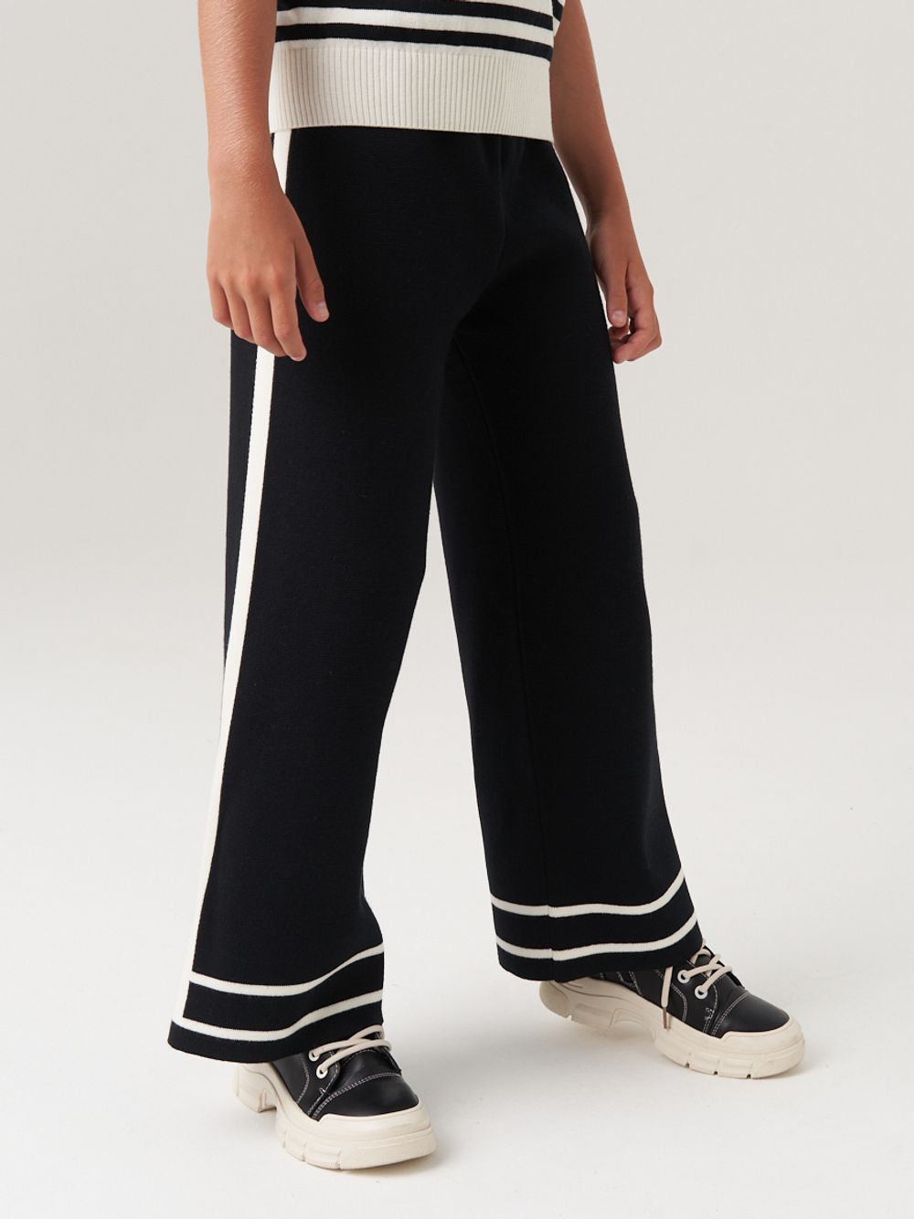 АТ570-1 Брюки для девочки черный