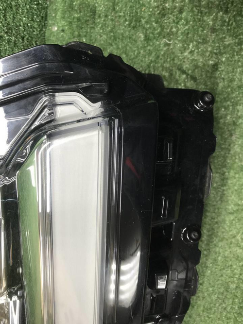 Фара правая Toyota Land Cruiser 300 (2021-н.в.) LED