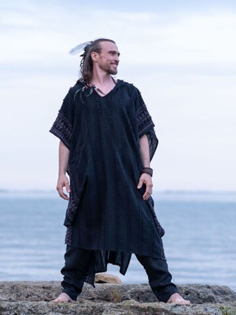 Накидка-пончо с капюшоном Tribal (черная)