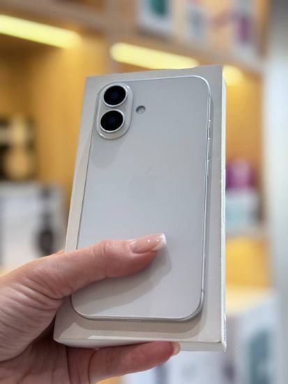 Apple iPhone 16 128Gb БУ Белый