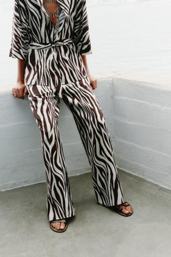 ZARA БРЮКИ С АНИМАЛИСТИЧЕСКИМ ПРИНТОМ, КОРИЧНЕВЫЙ / ЭКРЮ