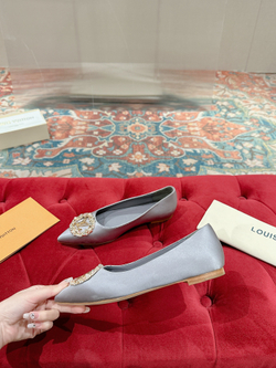 Louis Vuitton Met Flat Ballerina