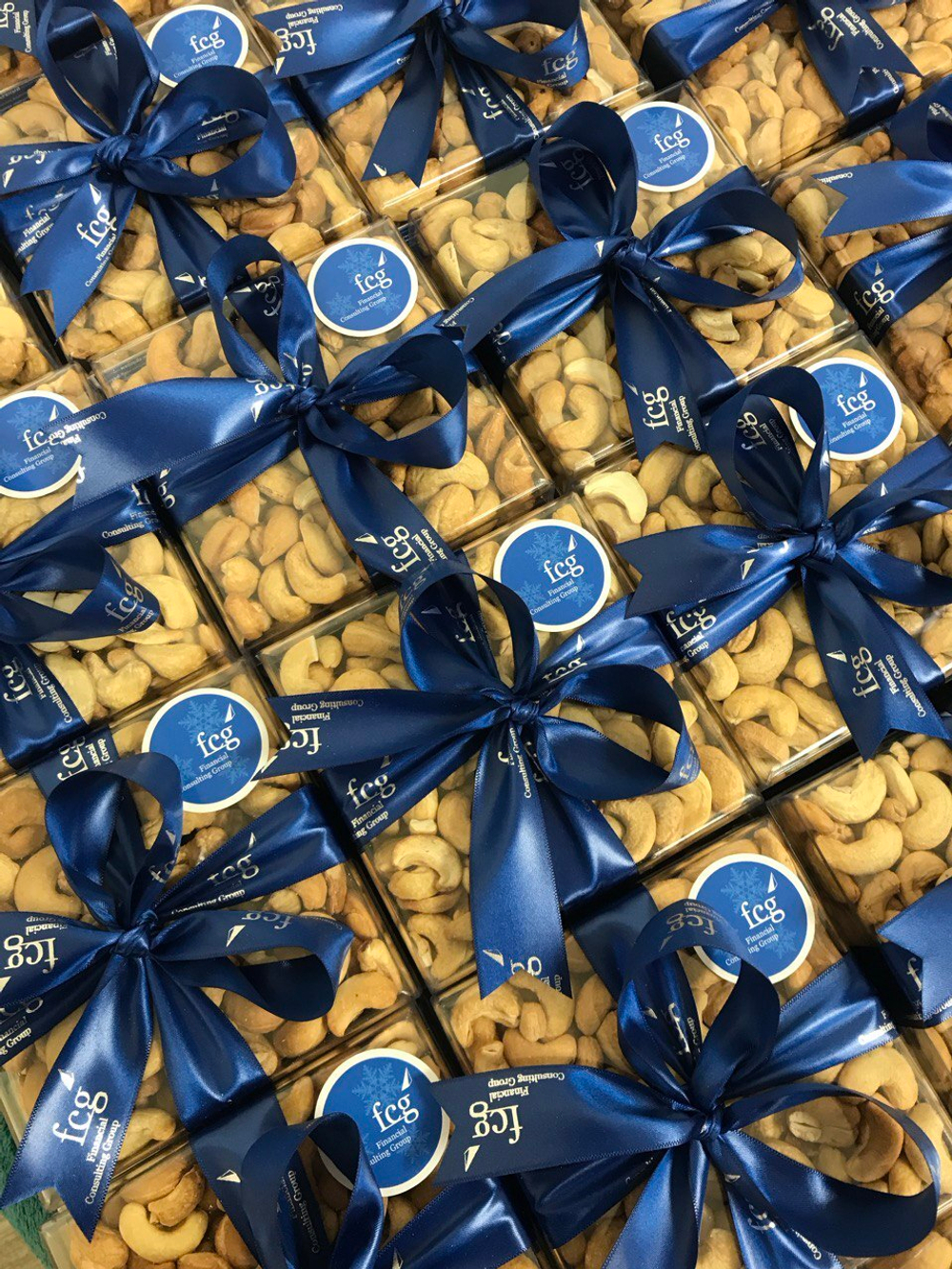Корпоративный подарочный набор с орехами с брендированием