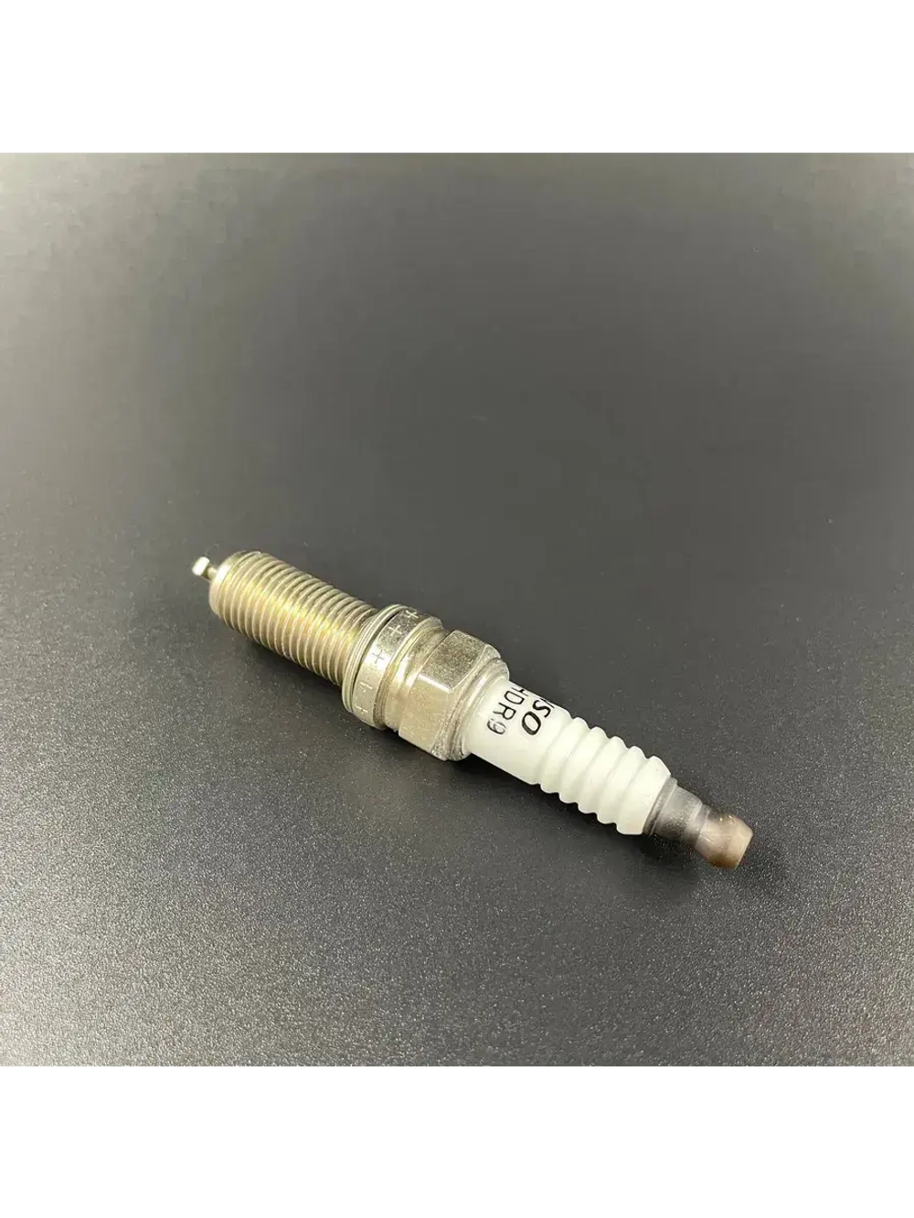 Cвеча XU22HDR9 (1643 LKR7E)