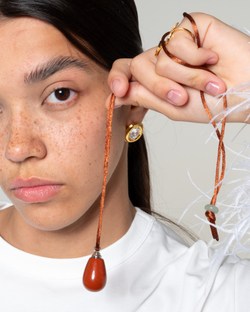 Подвеска натуральный камень на шнурке, подкова