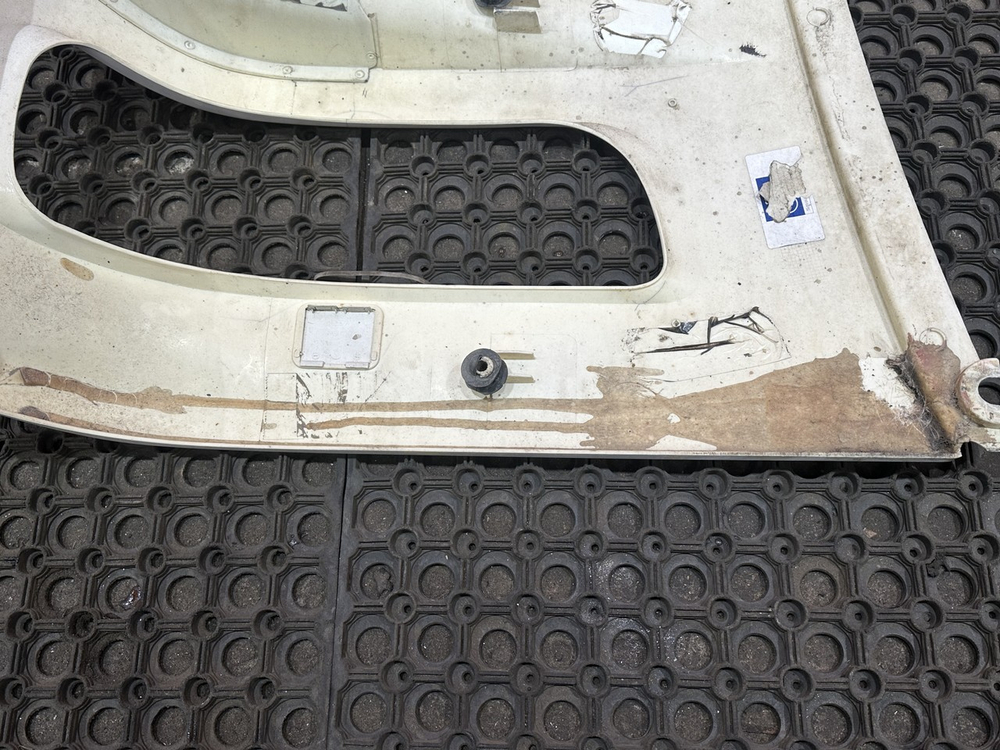 Облицовка фары левой