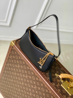 Louis Vuitton Pochette LV Bloom