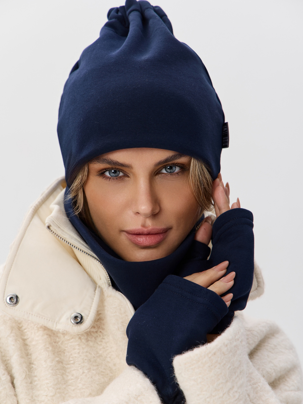 Шапка бини с начесом для хвоста, дред и кос