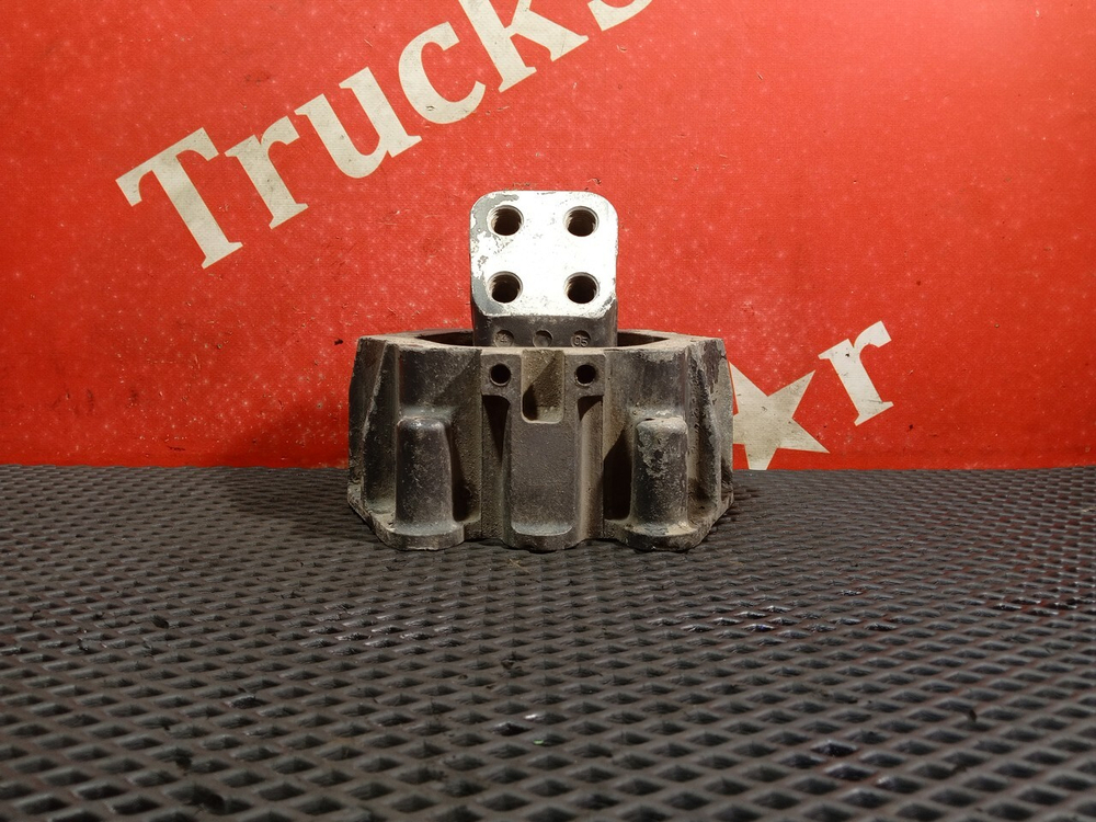 Подушка двигателя задняя