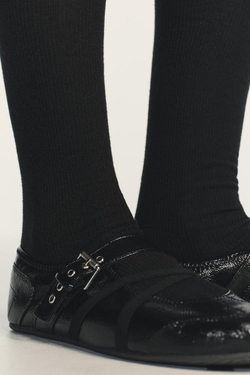 ZARA БАЛЕТКИ ИЗ ЛАКИРОВАННОЙ ИСКУССТВЕННОЙ КОЖИ С ПРЯЖКАМИ, ЧЕРНЫЙ