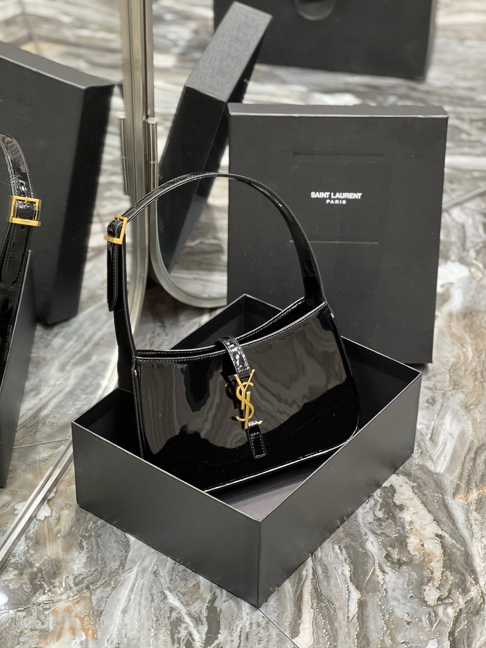 Saint Laurent Le 5 à 7 Hobo Bag
