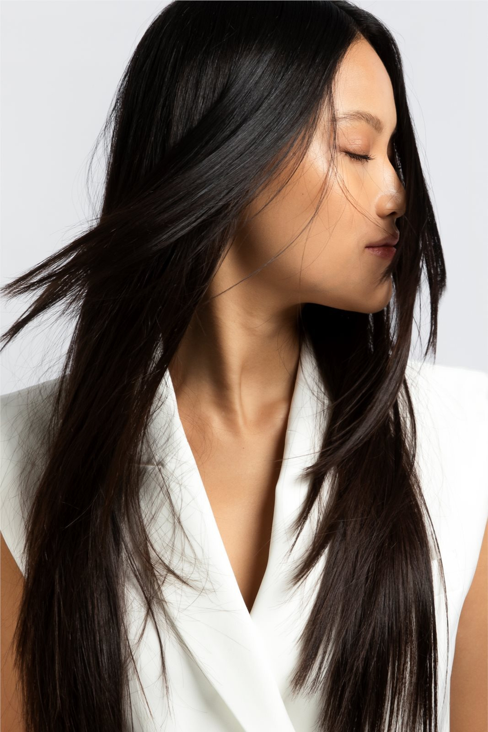 ICONIQUE Professional R+ Keratin repair Nourishing conditioner - регенерирующий кондиционер с кератином для сухих и поврежденных волос /   200  ml  / GTIN 8059300536247