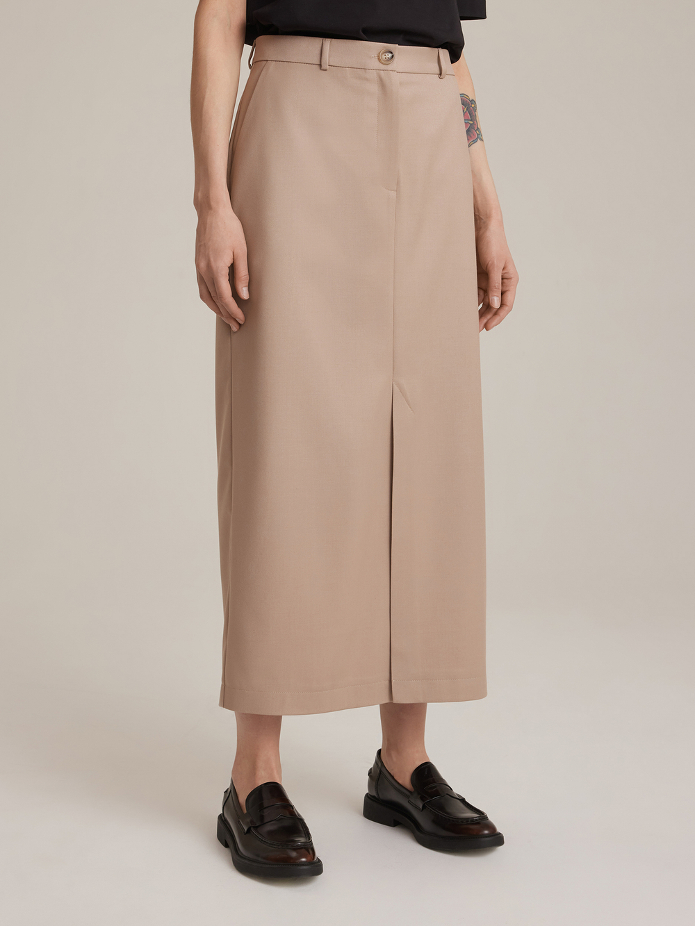 Юбка миди прямого кроя бежевая