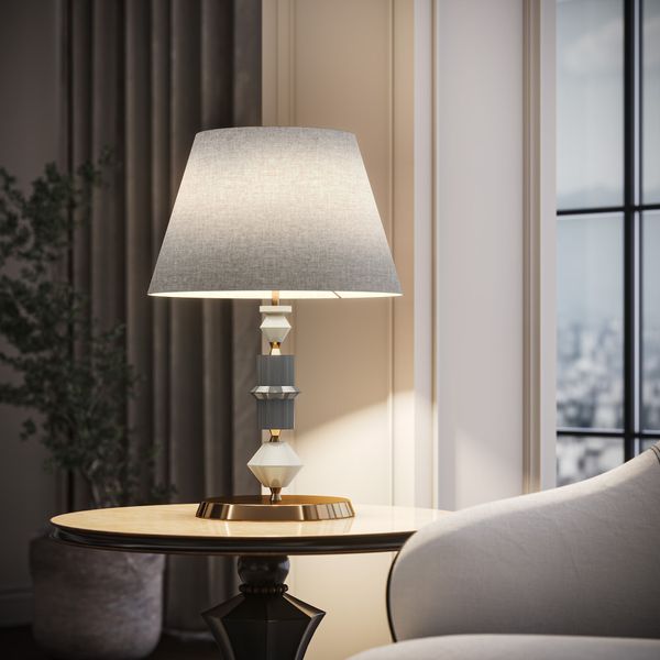 Настольный светильник с керамическим декором