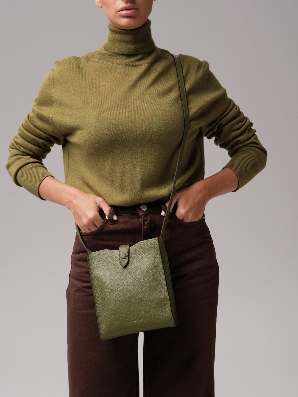 Женская кожаная сумка кросс-боди DBR 30919 зеленая водоросль