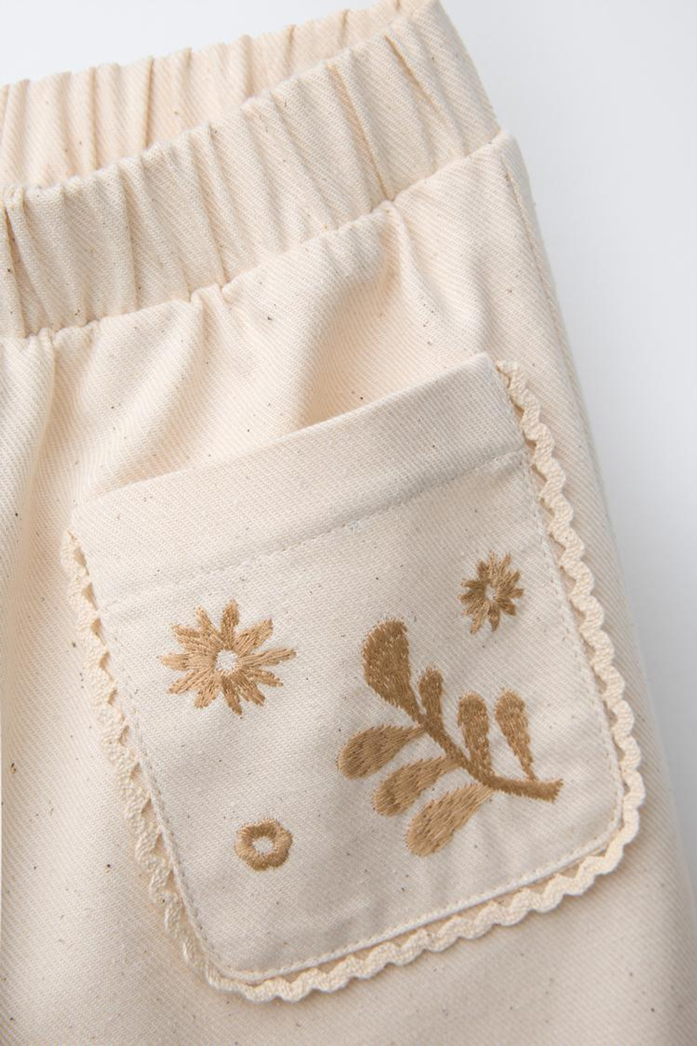 ZARA БРЮКИ С ШИРОКИМИ ШТАНИНАМИ И ВЫШИТЫМ КАРМАНОМ, ЭКРЮ