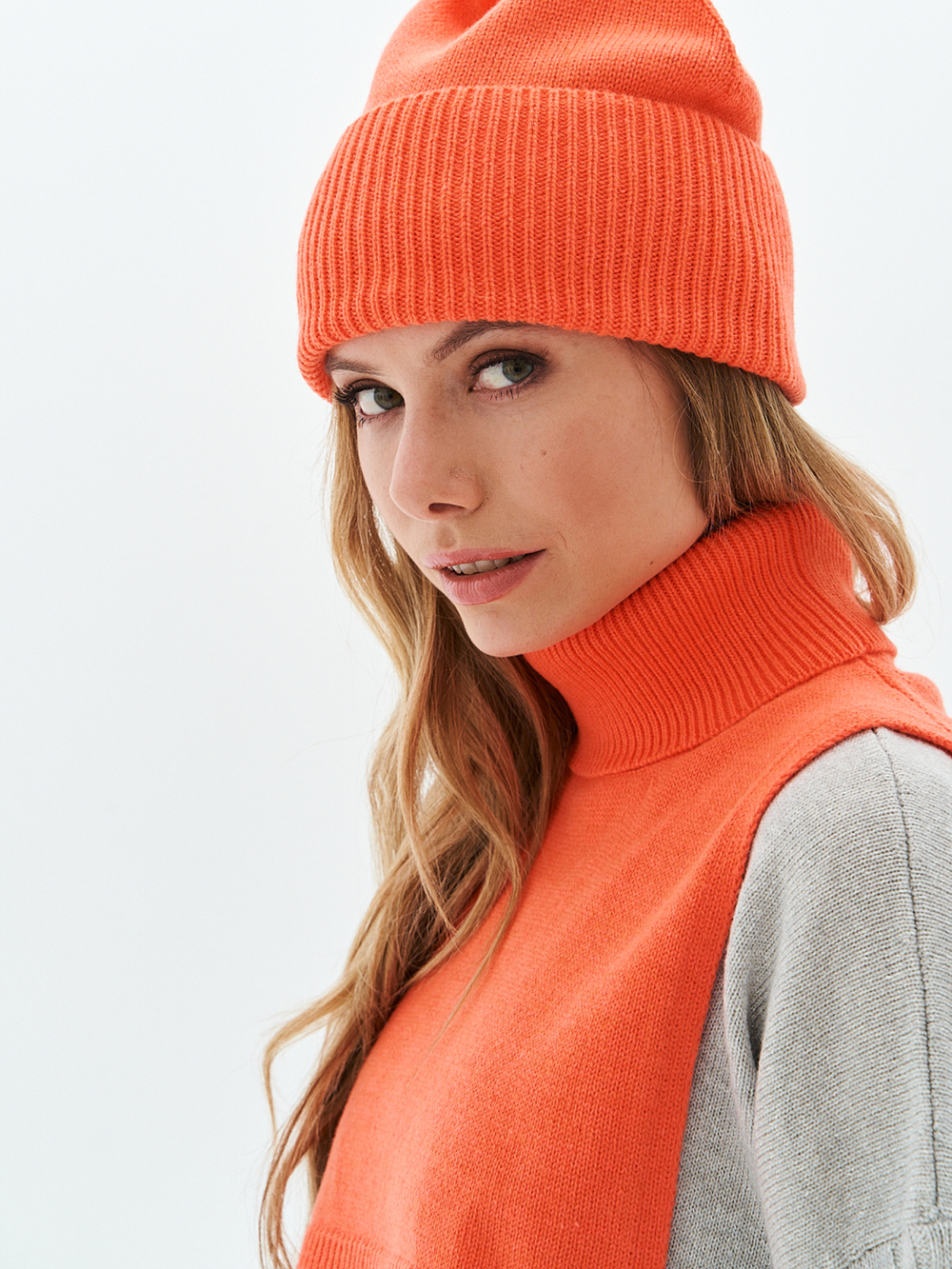 Манишка женская лосось