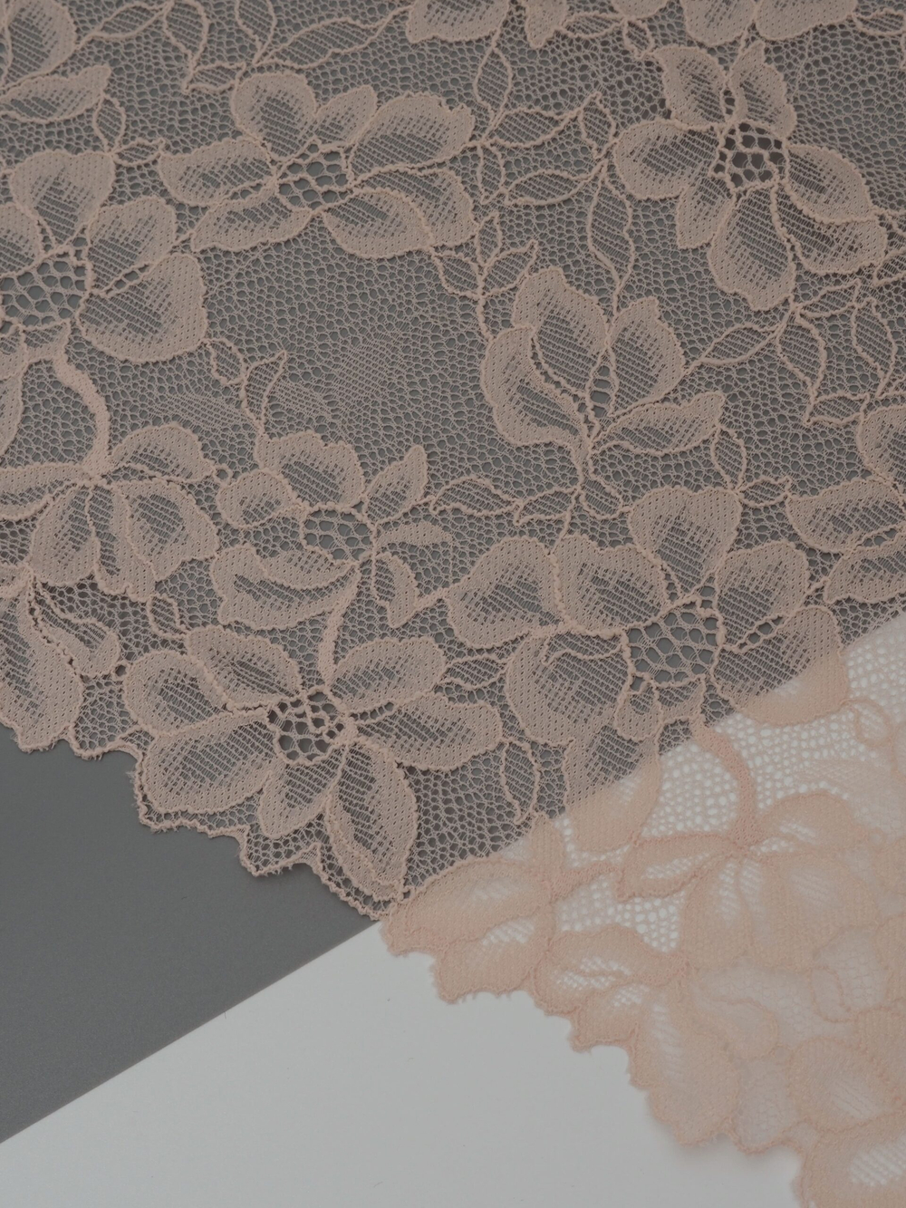 Эластичное кружево серебристый пион с розовинкой ширина 21,5 см