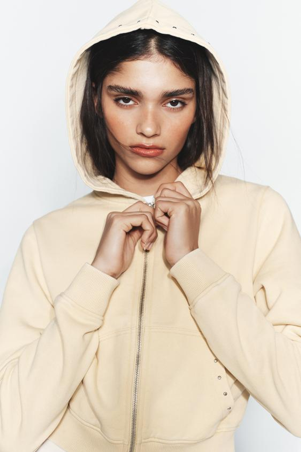 Свитшот с заклепками и эффектом потертости - ZARA