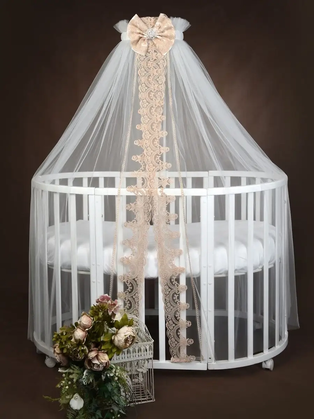 Балдахин с кружевом и брошью "Версаль"