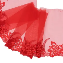 Вышивка на сетке красная (правая) 25 см