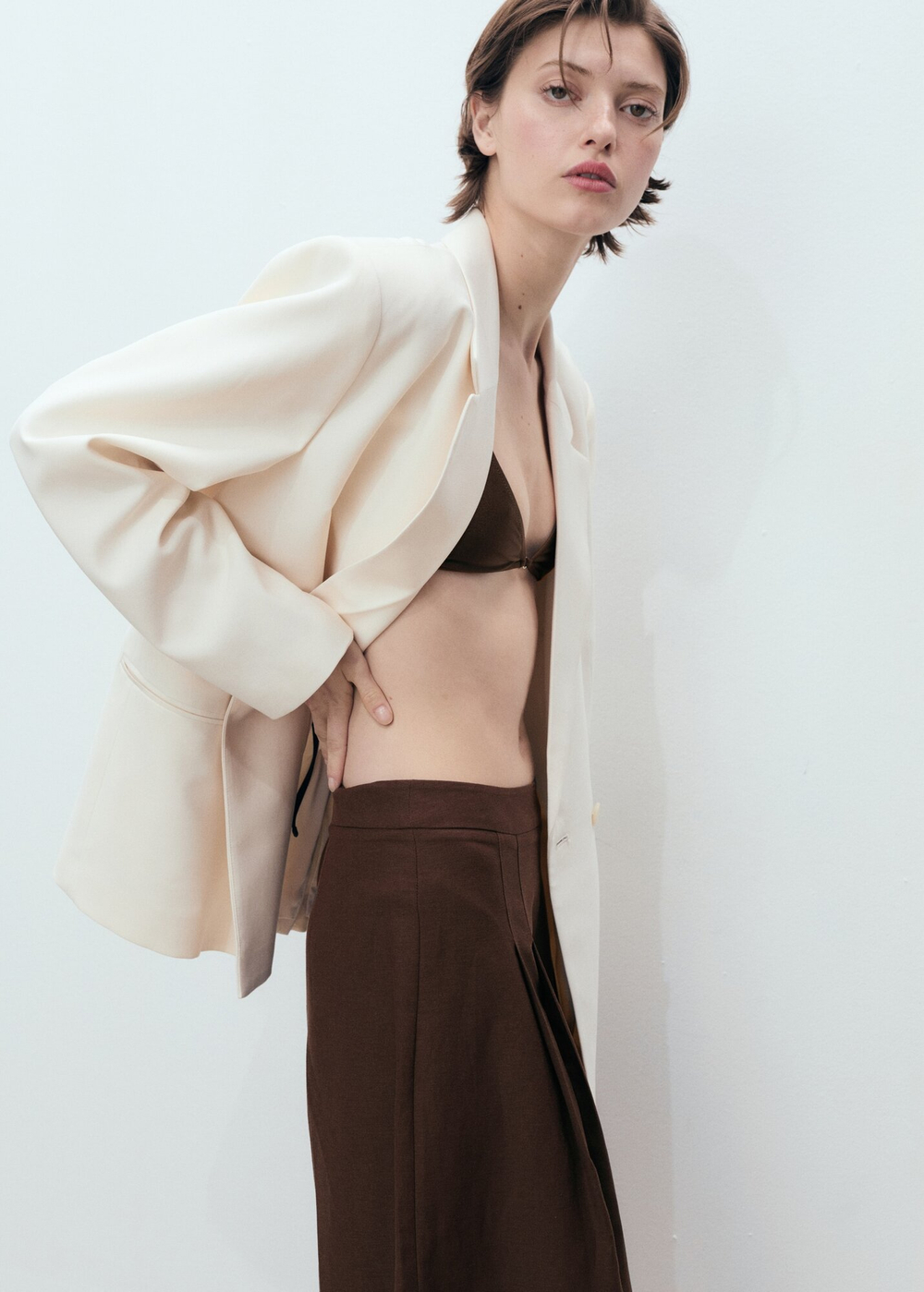 Костюмные бермуды из смесового льна