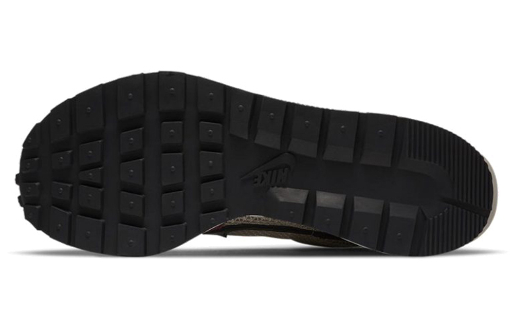 Кроссовки Sacai X Nike Vaporwaffle String Villain Red